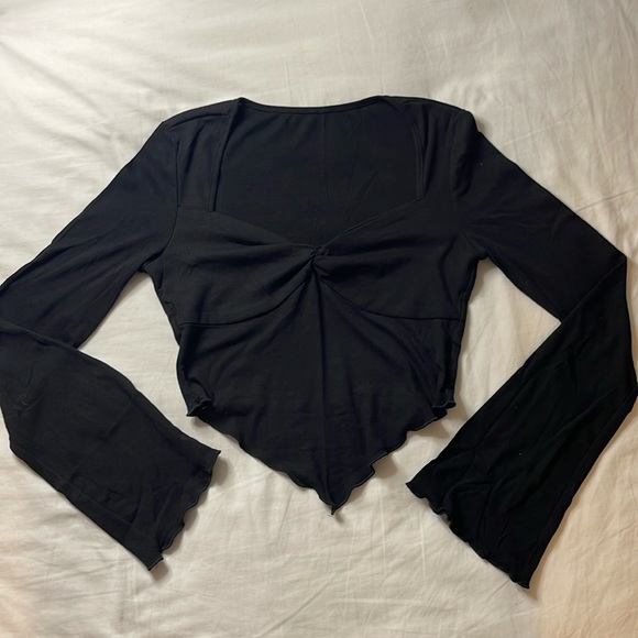 Trumpet Sleeve Lettuce Trim Twist Hanky Hem Crop Tee - Picture 2 of 3